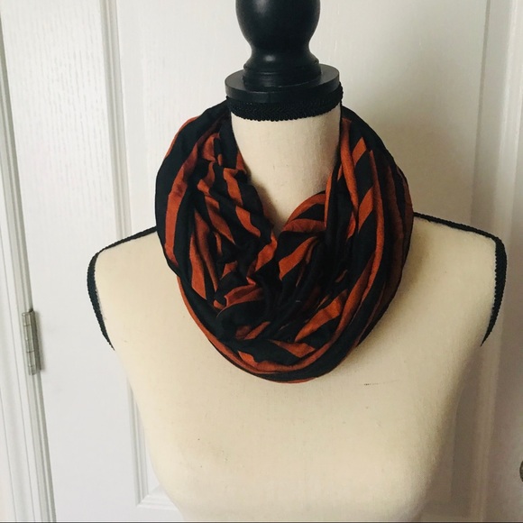 Accessories - ⭐️ Orange & Black Fall / Halloween Scarf